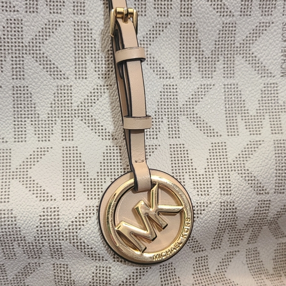 Purse - Picture 2 of 4